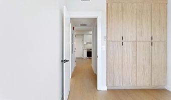 733 8TH St SE 202, Washington, DC 20003
