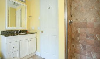 1 Seaview Ave 4, Newport, RI 02840