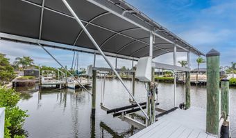 910 CHIPAWAY Dr, Apollo Beach, FL 33572