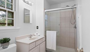 8223 TREEBROOKE Ln, Alexandria, VA 22308