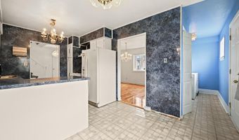 20 Sunshine Ln, Amityville, NY 11701