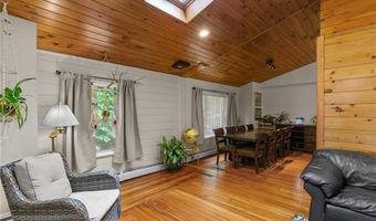 16 Spectacle Ave, Warwick, RI 02888