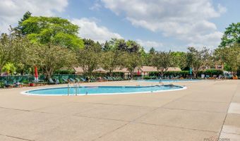 1217 S Old Wilke Rd 201, Arlington Heights, IL 60005