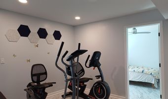 25501 EMERSON OAKS Dr, Aldie, VA 20105