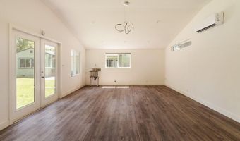 2061 N Roosevelt Ave, Altadena, CA 91001