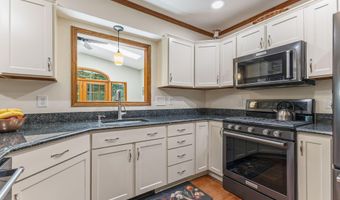 17 Northgate Dr, Albany, NY 12203