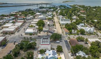 111 4th St, Apalachicola, FL 32320