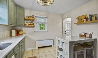 352 Leeward Ave, Beachwood, NJ 08722