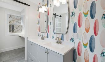 11 Gunning Ct, Middletown, RI 02842