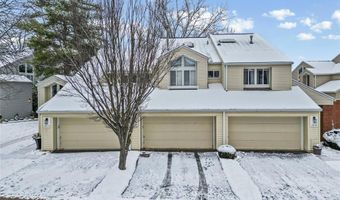 1872 Ridgeview Circle Dr, Ballwin, MO 63021