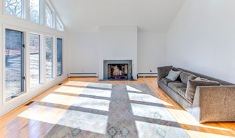 28 Pepperidge Ln, Amagansett, NY 11930