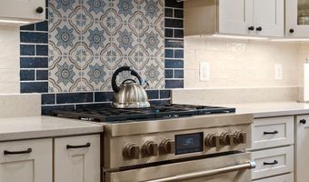 7032 WILSON Ln, Bethesda, MD 20817