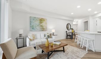 701 N HENRY St 210, Alexandria, VA 22314