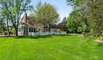 14 Cambridge Circle Ct, Ballwin, MO 63011