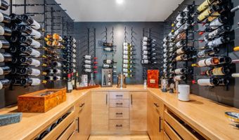 6015 Kalanianaole Hwy, Honolulu, HI 96821