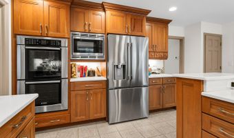 44 Tall Tree Rd, Middletown, NJ 07748