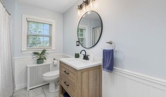 138 Homecrest Ave, North Smithfield, RI 02896