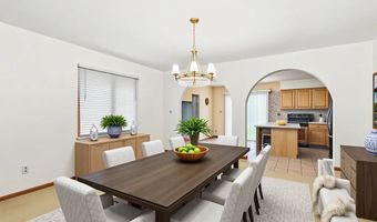725 N 8th Ave, Addison, IL 60101