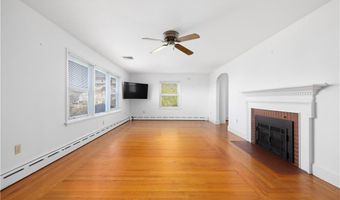 118 Wolcott Ave, Middletown, RI 02842