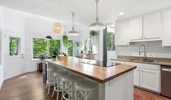 1954 Lakeview Dr, Avon, IN 46123