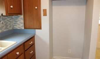 3 E Elm St, Alton, IL 62002