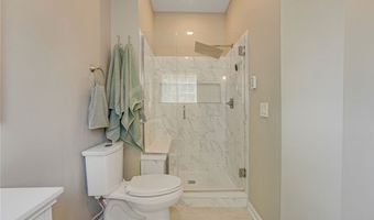 660 Elmwood Pt, Aurora, OH 44202