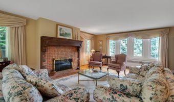 13 Serpentine Dr, Middletown, NJ 07748