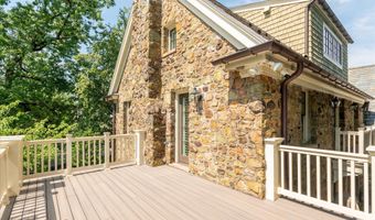 1801 N HARTFORD St N, Arlington, VA 22201