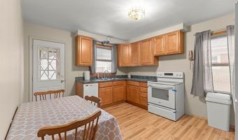8464 Becker Ave, Allen Park, MI 48101