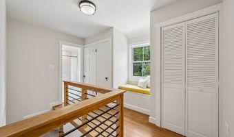 3801 LORCOM Ln N, Arlington, VA 22207