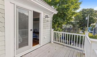 17 Everett St, Newport, RI 02840
