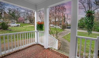 4010 Hiddenbrook Dr, Charlotte, NC 28205