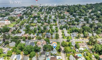 81 7th Ave, Atlantic Highlands, NJ 07716