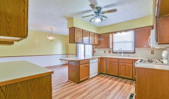 4055 Farmstead St, Bel Aire, KS 67220