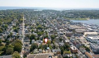 28 Young St, Newport, RI 02840