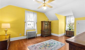 381 Auburn St, Cranston, RI 02910