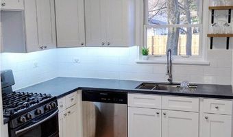 1867 Triplett Blvd, Akron, OH 44312