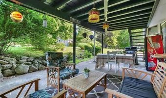 5 Van Gogh Ln, Airmont, NY 10901