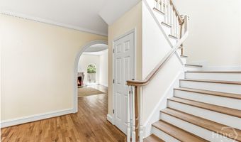 372 Woodhaven Dr, Athens, GA 30606