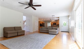 9 Elizabeth Dr, Lincoln, RI 02865