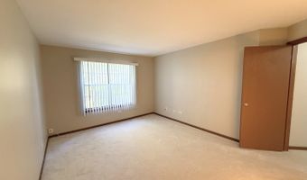 1111 Saint Andrews Ct, Algonquin, IL 60102