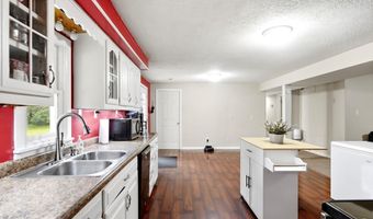 757 N Hanover St, Auburn, KS 66402