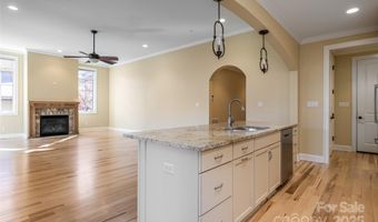 38 Chantilly Dr, Asheville, NC 28804