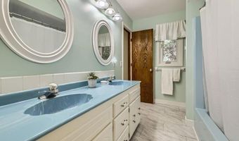 211 Mckinley St, Anoka, MN 55303