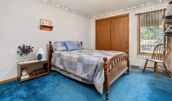 1334 W CLOVERDALE Dr, Appleton, WI 54914