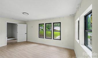 3801 Woodleaf Rd, Charlotte, NC 28205