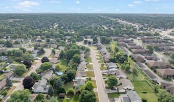 2130 W JONATHON Dr, Appleton, WI 54914