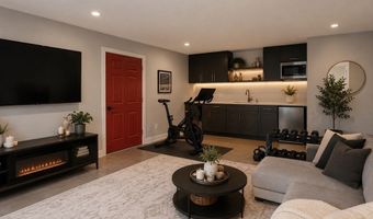 8 Andover Rd, Beverly, MA 01915