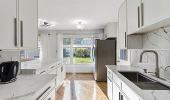 2430 S Shag Bark Trl, Arlington Heights, IL 60005