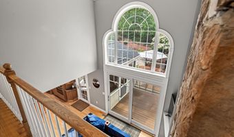 60 Camelot Dr, Bedford, NH 03110